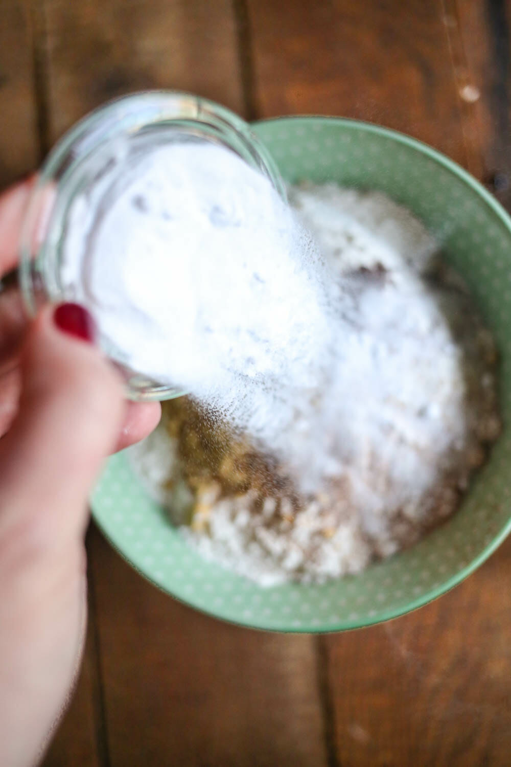 adding baking soda to ginger spice cookies