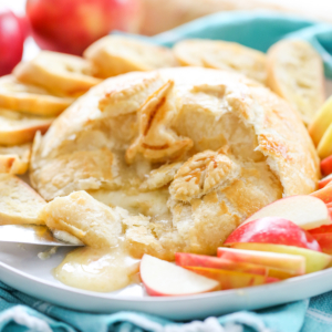 Baked Brie with apples and bread