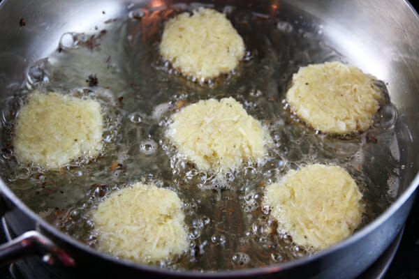 https://ourbestbites.com/wp-content/uploads/2011/12/Frying-Latkes.jpg