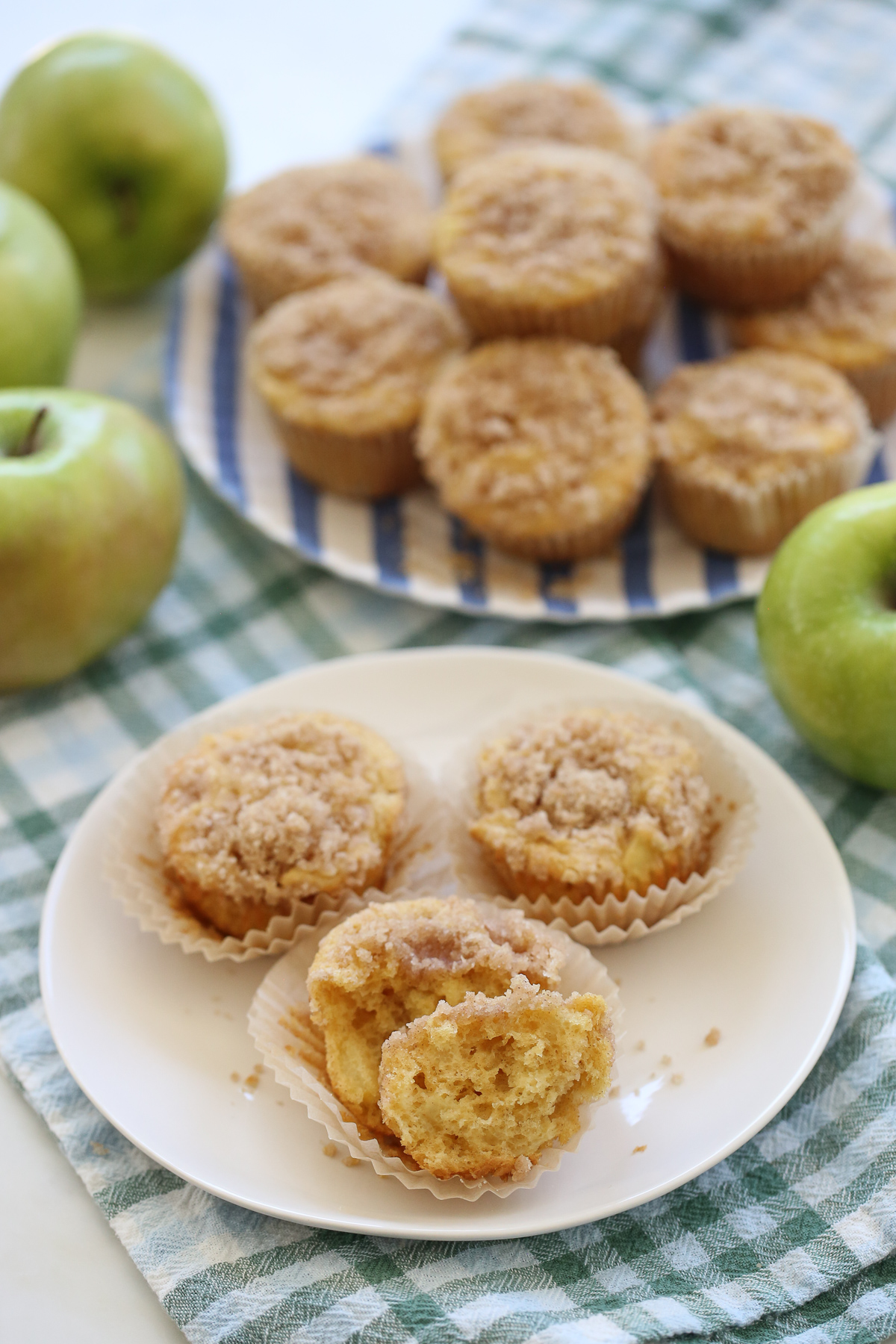 Apple Cinnamon Coffee Cake Muffins