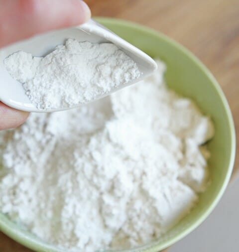 combing flour and baking powder