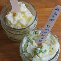 How To: Homemade Butter {Salted & Garlic-Herb)