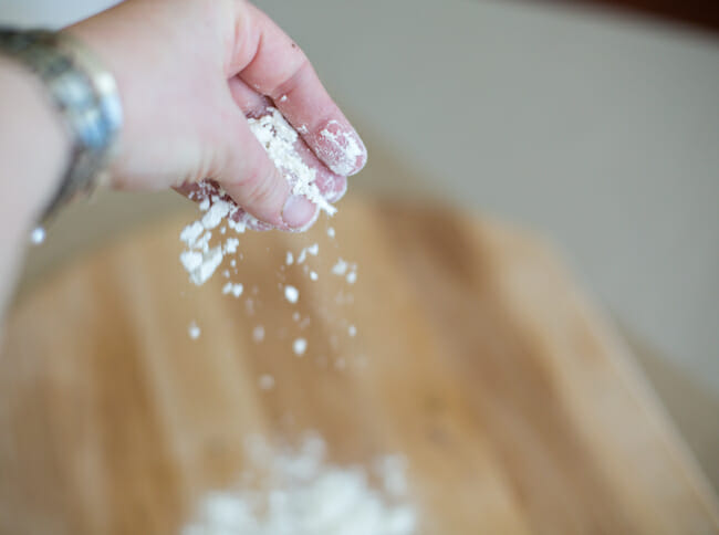 sprinkling peel with flour