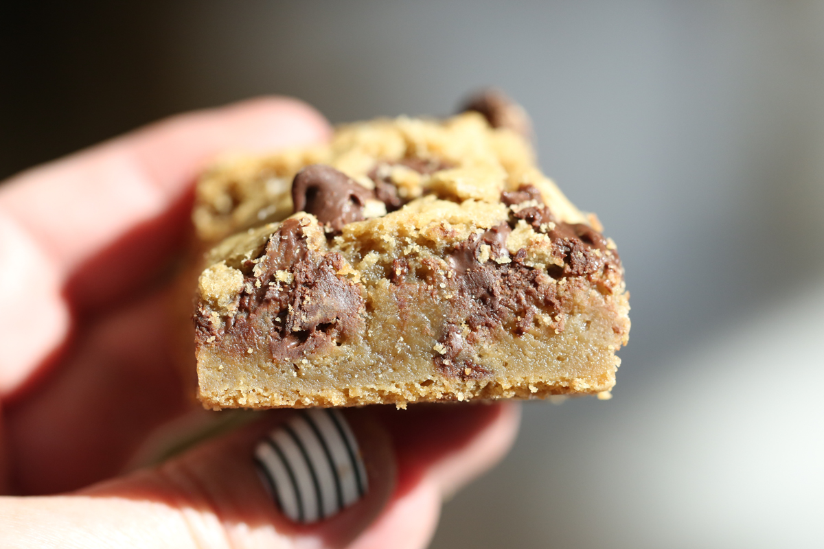 chocolate chip cookie bars