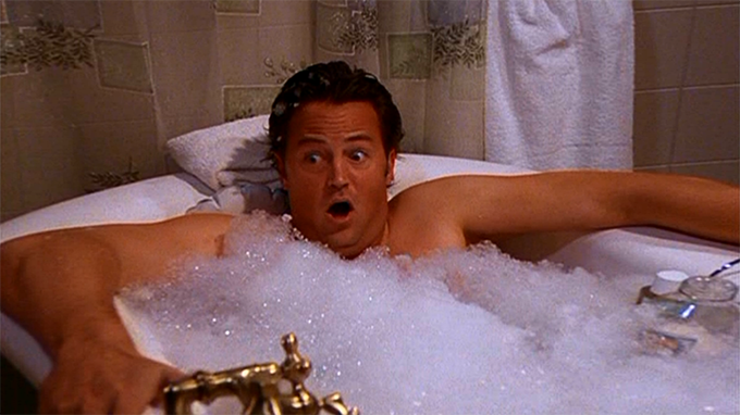 friends_The-one-where-Chandler-takes-a-bath
