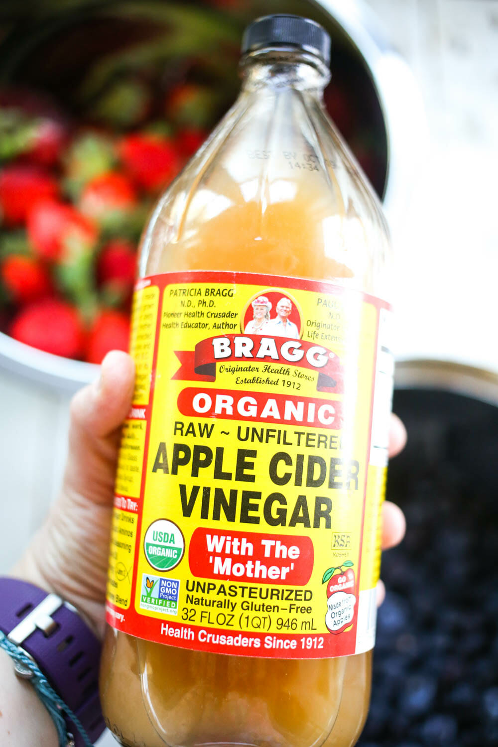 The Surprising Benefits of Washing Fruit with Vinegar