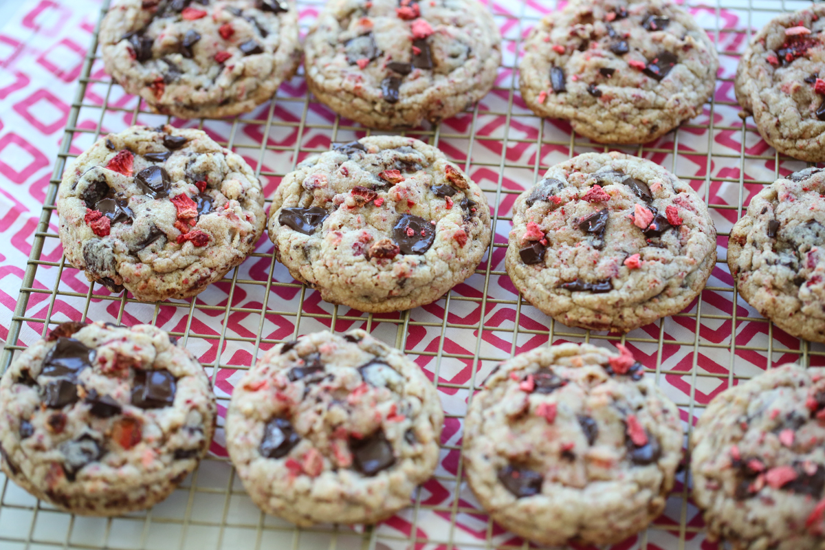 strawberry chocolate chip cookies