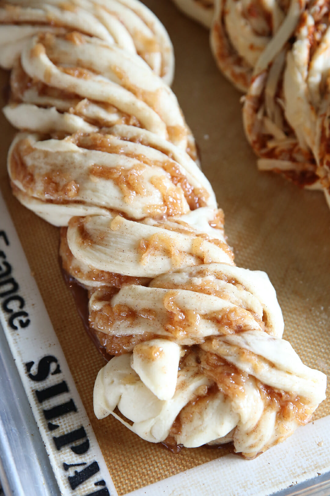 apple cinnamon bread_braided