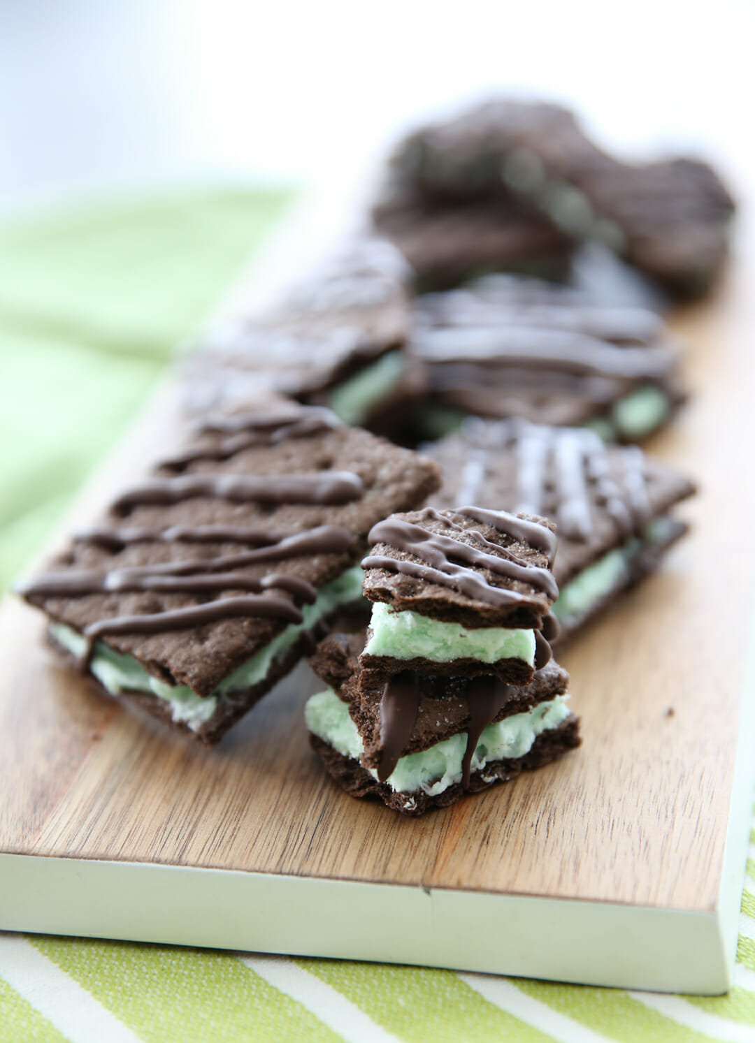 chocolate mint graham sandwiches