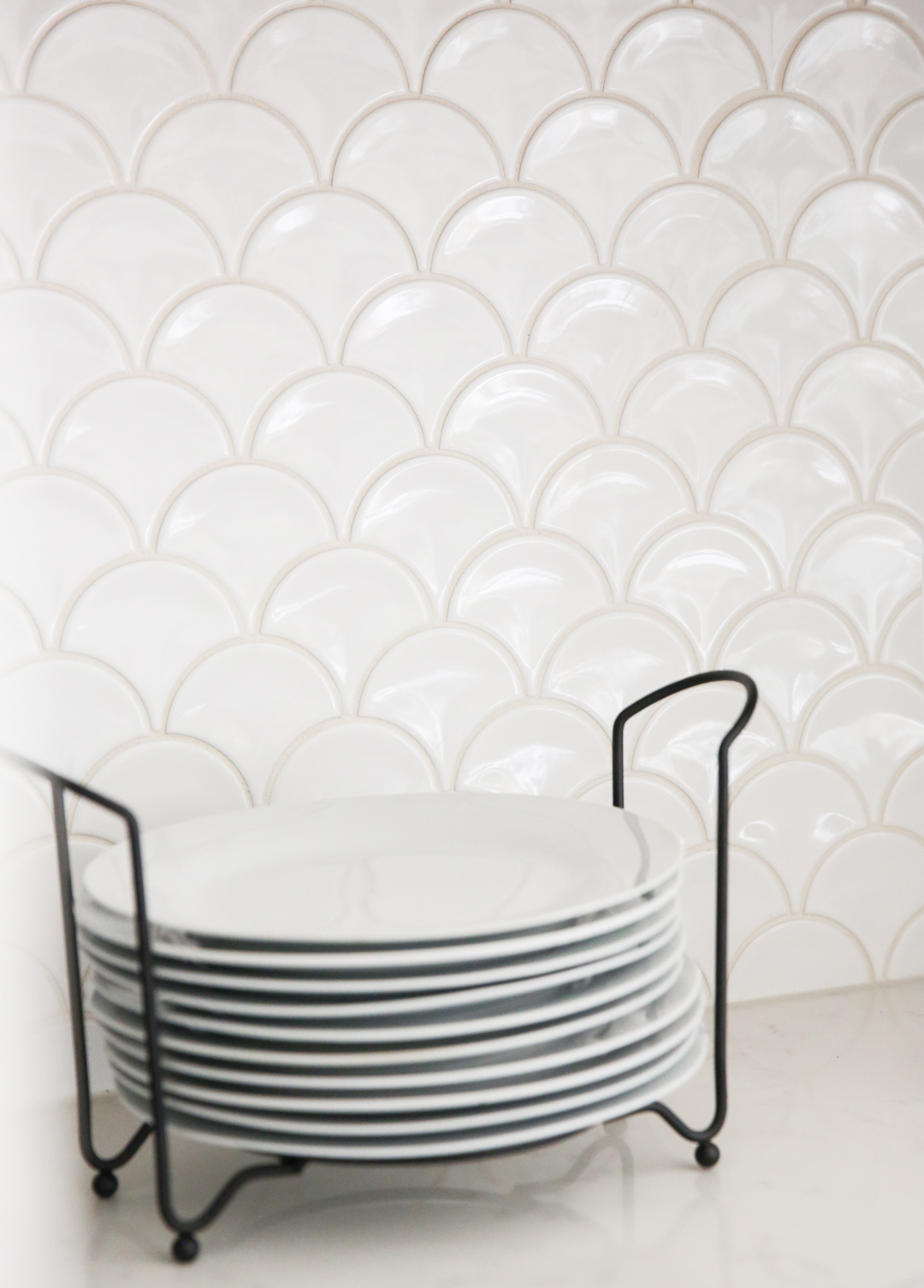 scalloped tile backsplash