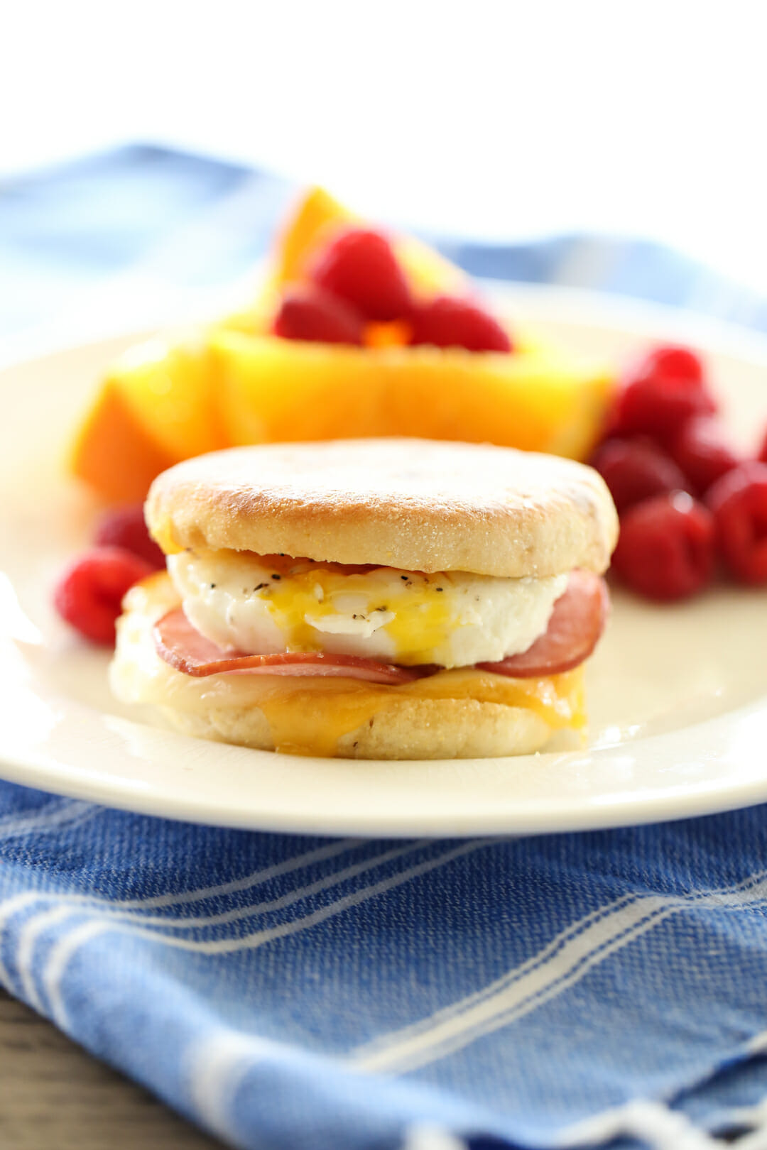 NEW Breakfast Sandwich Maker, 5 Minute Cooking Machine Egg Muffin