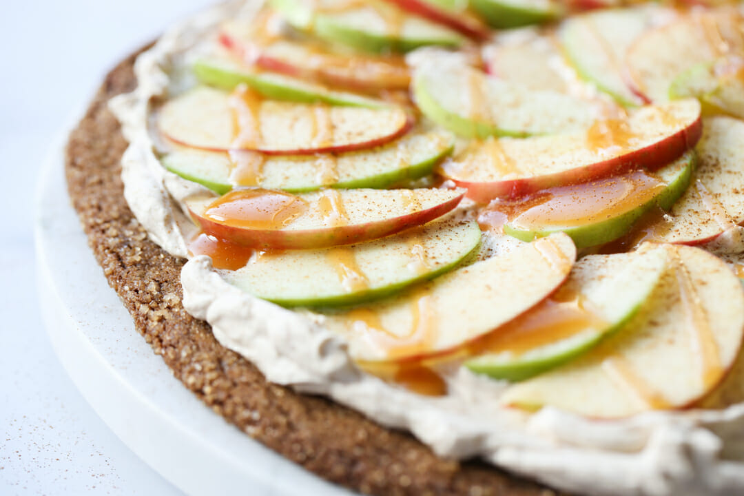 caramel apple fruit pizza slice