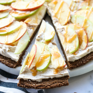 caramel apple fruit pizza slice