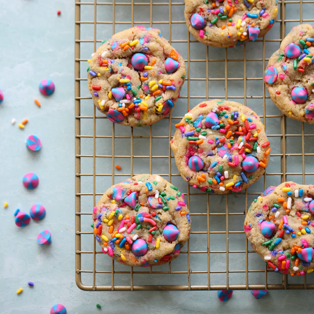 Sprinkle cookies on rack