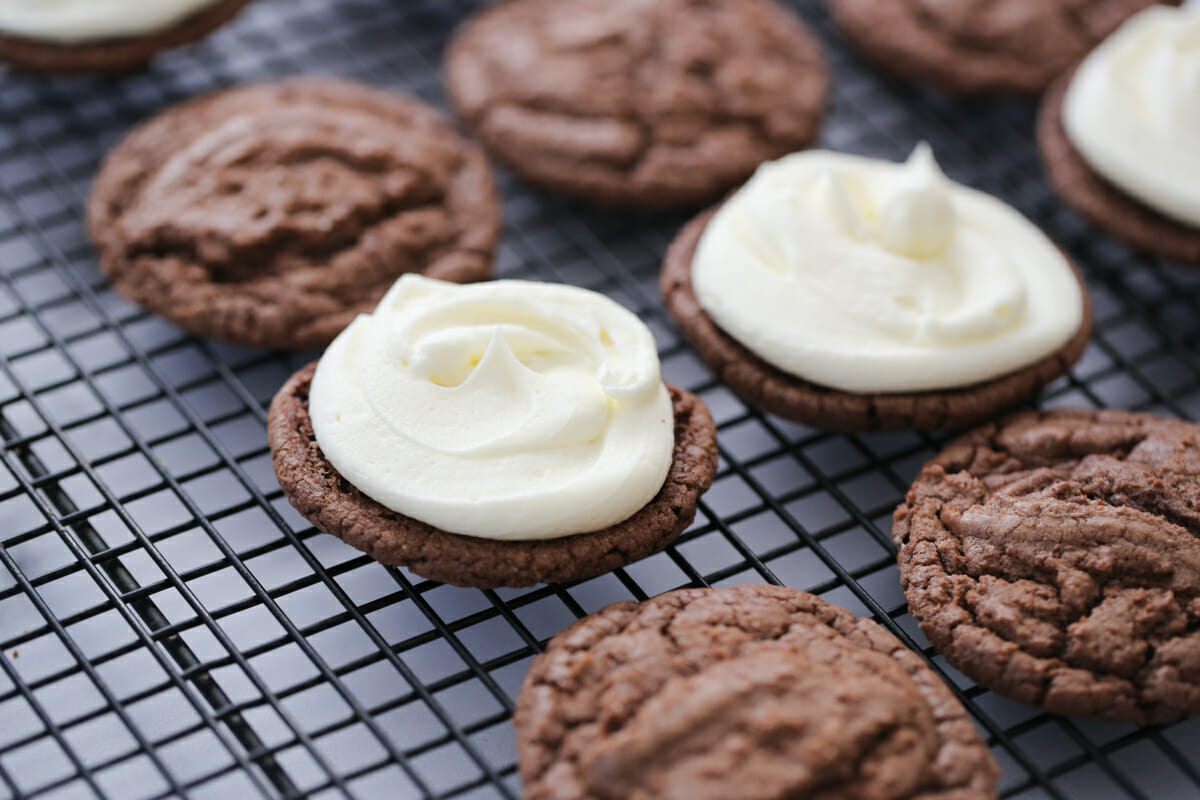 filling chocolate cookies with icing