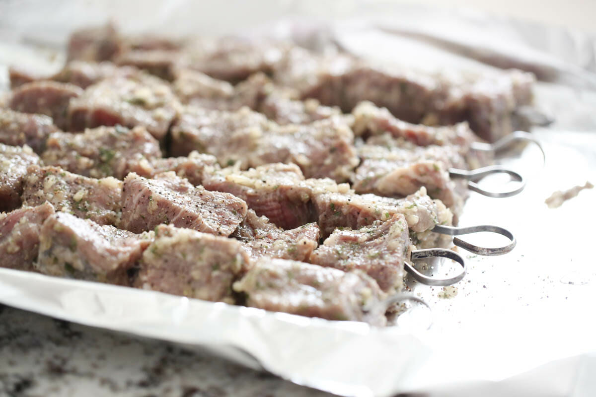 Garlic Beef raw on skewers