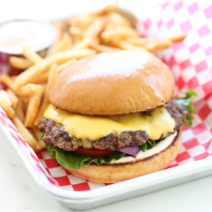 cheeseburger on a tray