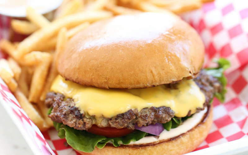 cheeseburger on a tray
