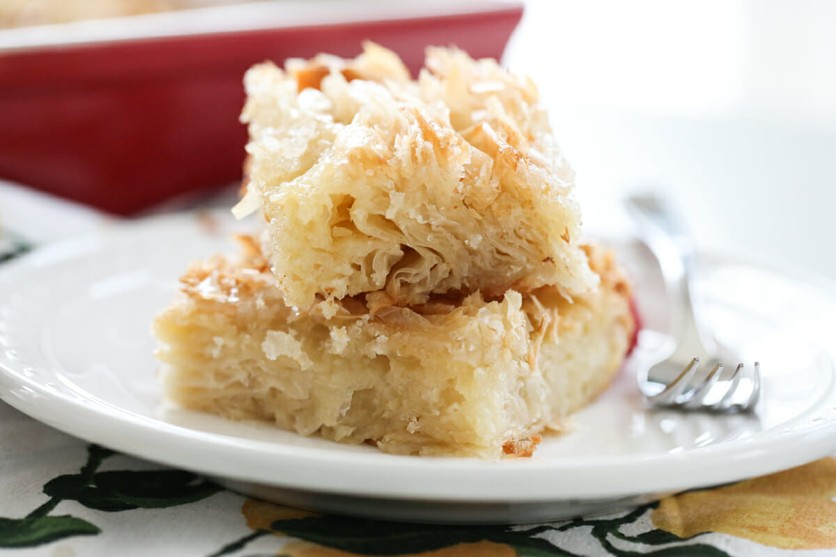 finished slice of crinkle cake on a plate